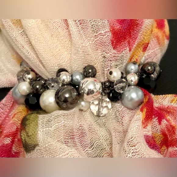 Assorted Beads Stretch Bracelet - Picture 5 of 10